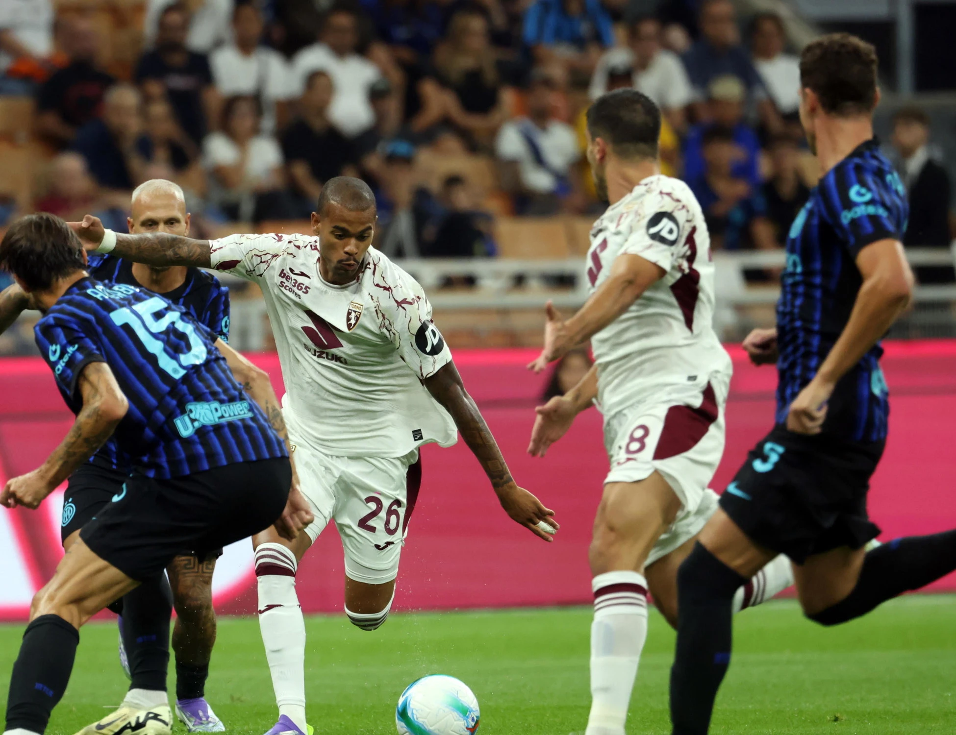 Inter, sconfitto il Toro 5 a 0: a segno anche il neo-acquisto Bonny