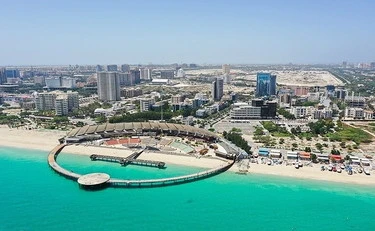 Iran, la diretta: Gli Usa bombardano il "paradiso" degli Ayatollah: pioggia di bombe sull'isola di Kish