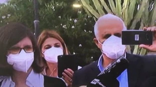 Domenico Arcuri, gaffe in pubblico: obbligo di mascherina? Lui la indossa così