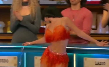 Affari Tuoi, ormone impazzito per Martina: "Il pacco rosso..."