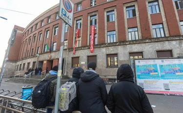 Bologna, 13enne straniero tira fuori il coltello: fermato dagli insegnanti