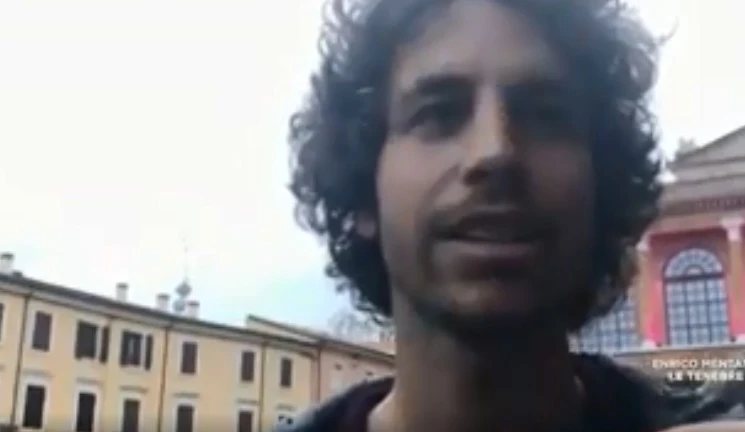 Sardine, Mattia Santori: "Senza idee riempiamo le piazze". La supercazzola: "Come riempiamo il cervello"