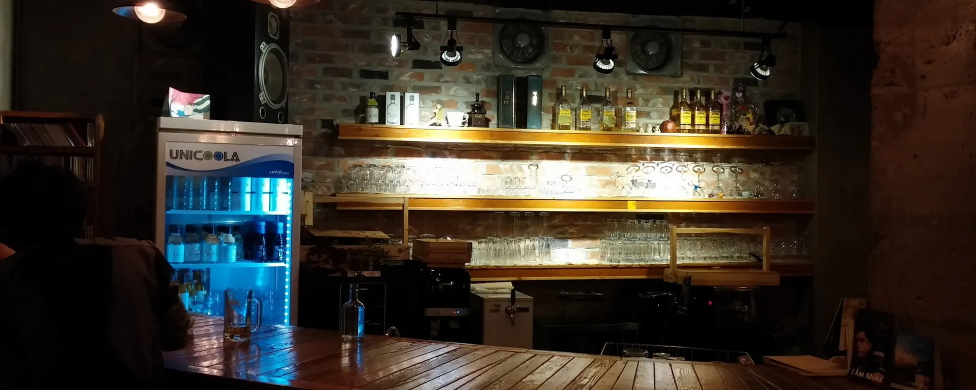 "Non c'è motivo", "Zio!": il barista pestato alla cassa da un cliente