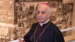 Coronavirus, Monsignor Fischella contro Giuseppe Conte? "Chi ha responsabilità non può delegare agli altri"