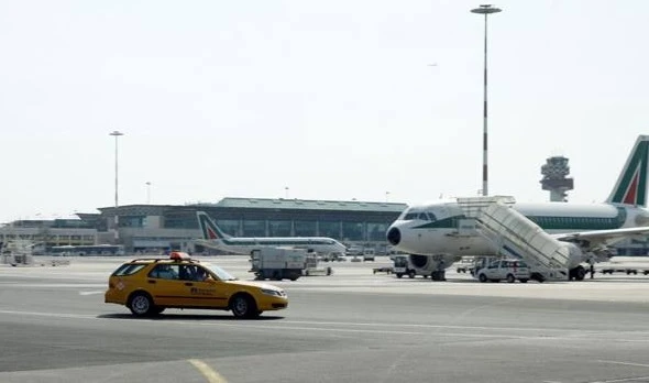 Tre algerini spariscono a Fiumicino saltando da un aereo in corsa