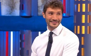 Stefano De Martino, "mi sono imbarazzato": una proposta sconvolgente