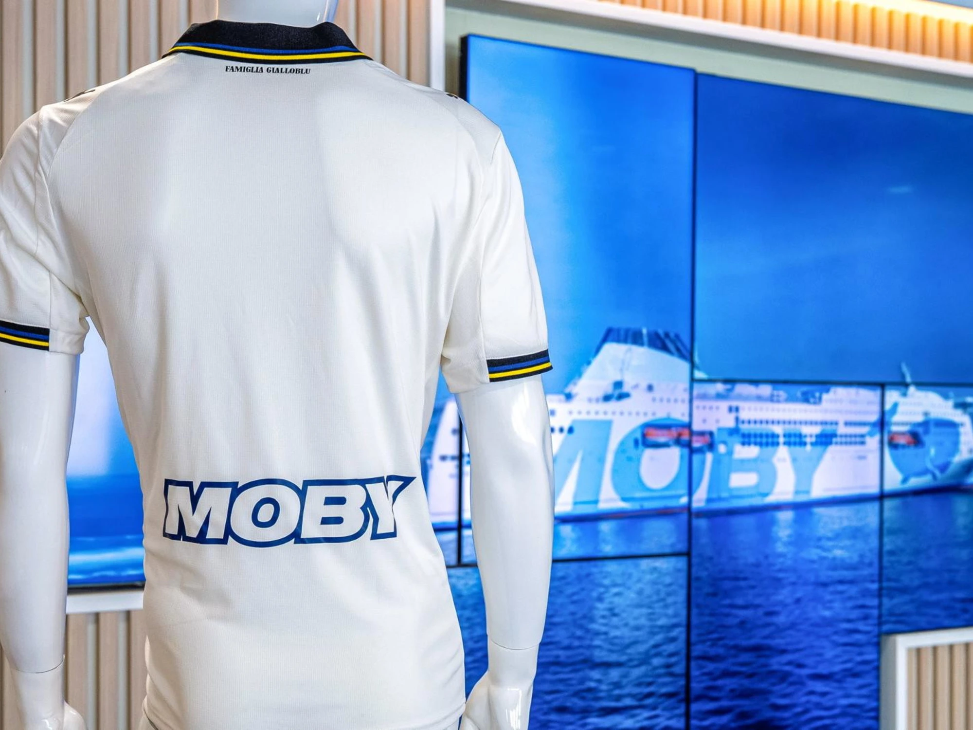 MOBY ANCORA UNA VOLTA VINCE IL CAMPIONATO DELL’ESTATE ITALIANA. LA COMPAGNIA SCENDE IN CAMPO COL PARMA CALCIO