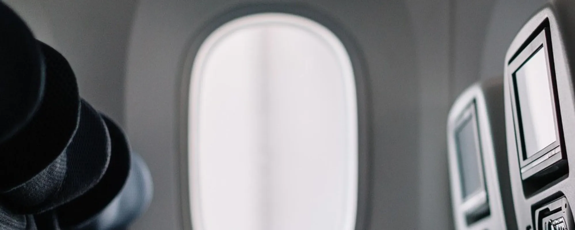 Chi cercano di portare in aereo: orrore sul volo Easyjet