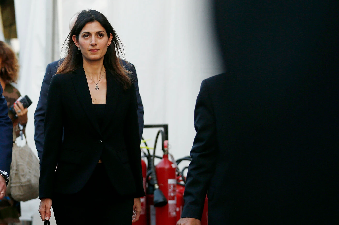 Luigi Di Maio lascia sola la Raggi, lei si sfoga: "Con i 5 Stelle non parlo più". Guerra con Di Battista
