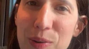 Alla diretta social della Schlein parla "l'intifada studentesca"