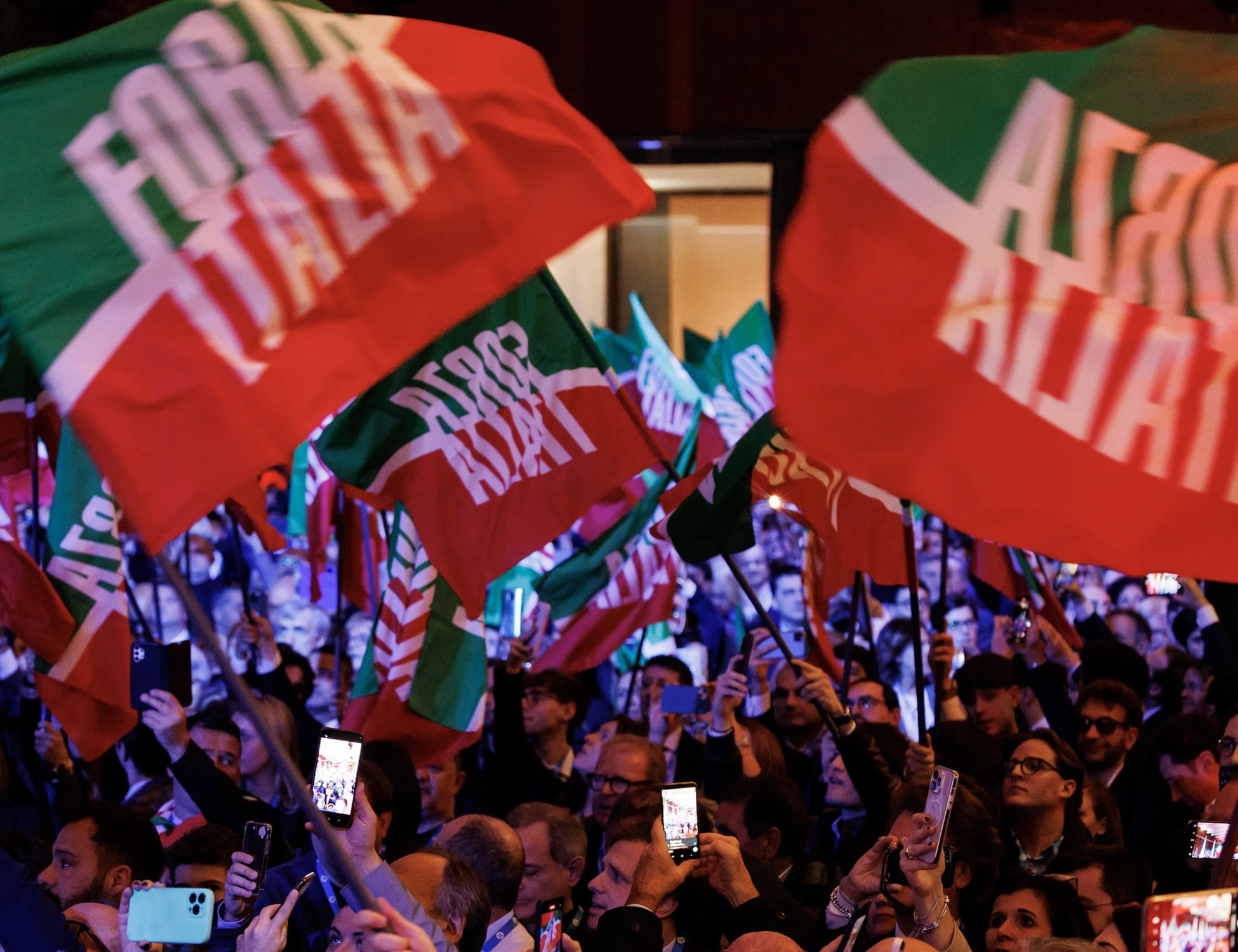Forza Italia, boom di iscrizioni: più 220mila nuovi tesserati nel 2025