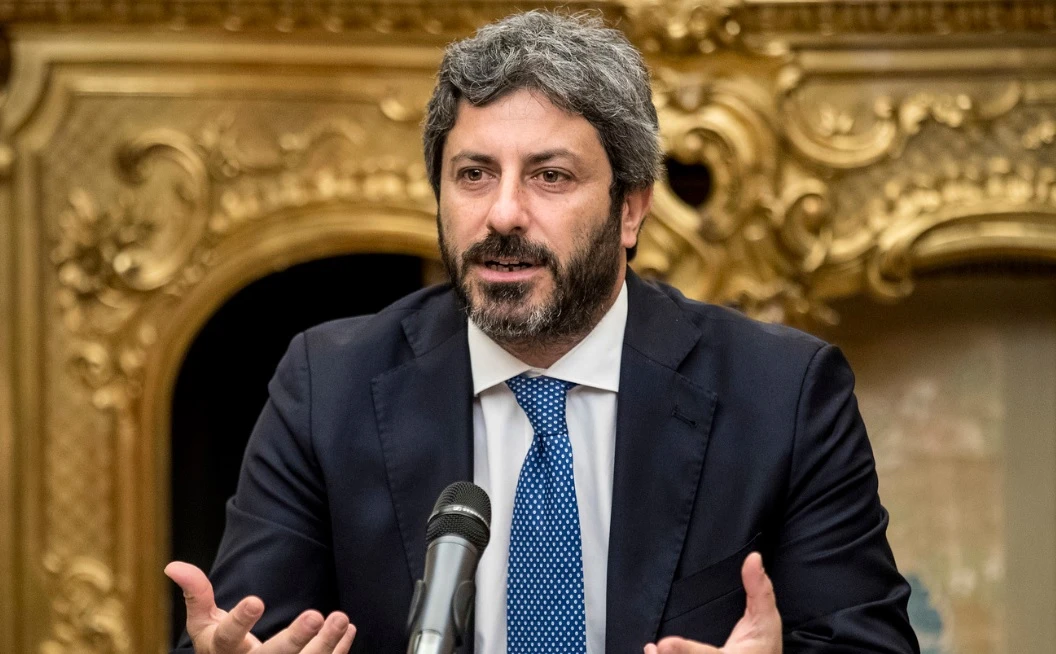 Manovra, Luigi Di Maio impazzito: a Bruxelles ci manda Roberto Fico