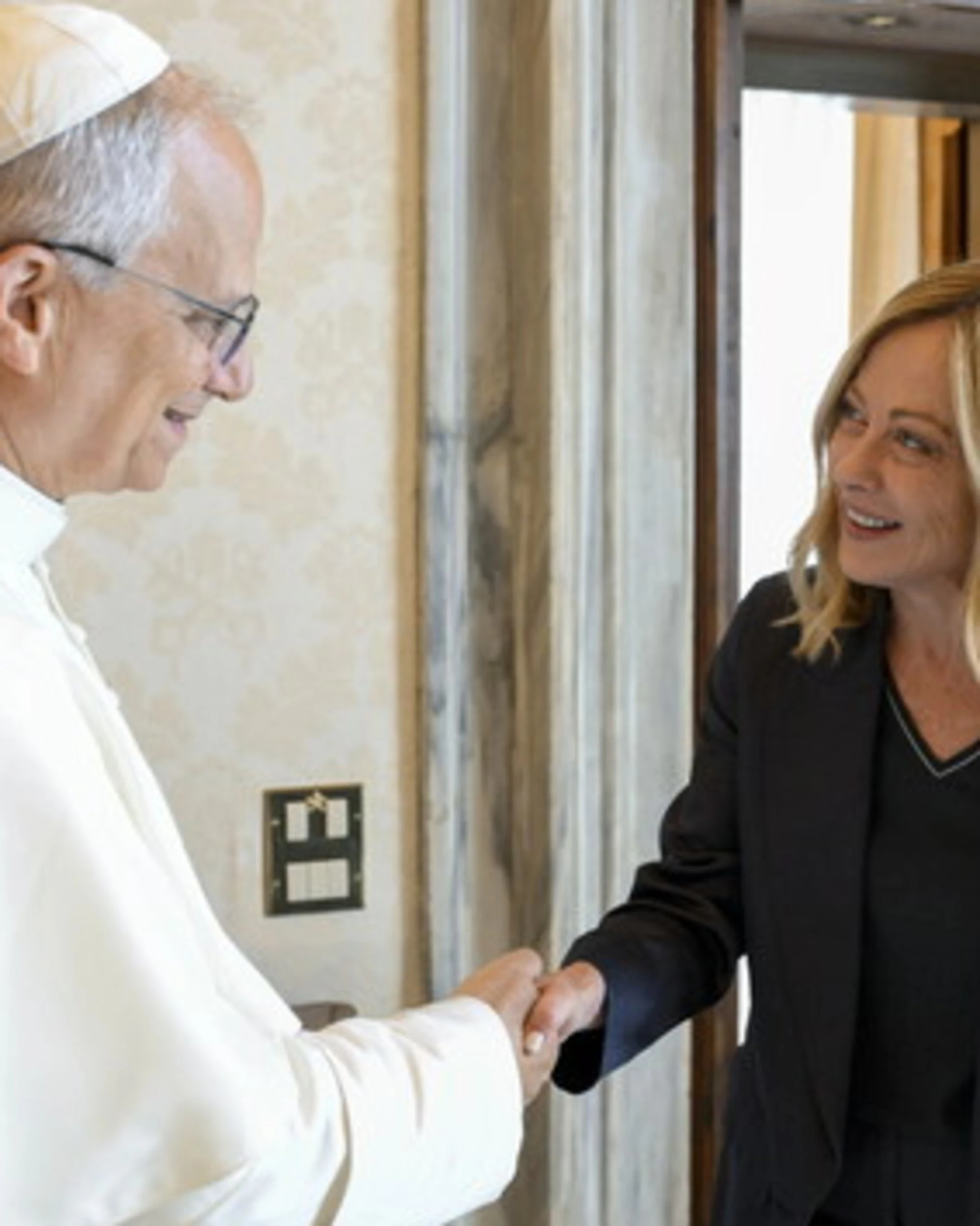 Meloni incontra Leone XIV: quali doni si sono scambiati