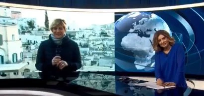 Tg1, tragica gaffe in diretta: &quot;In arrivo...&quot;. Cosa esce di bocca all&apos;inviata &quot;in faccia&quot; a Mattarella e Conte