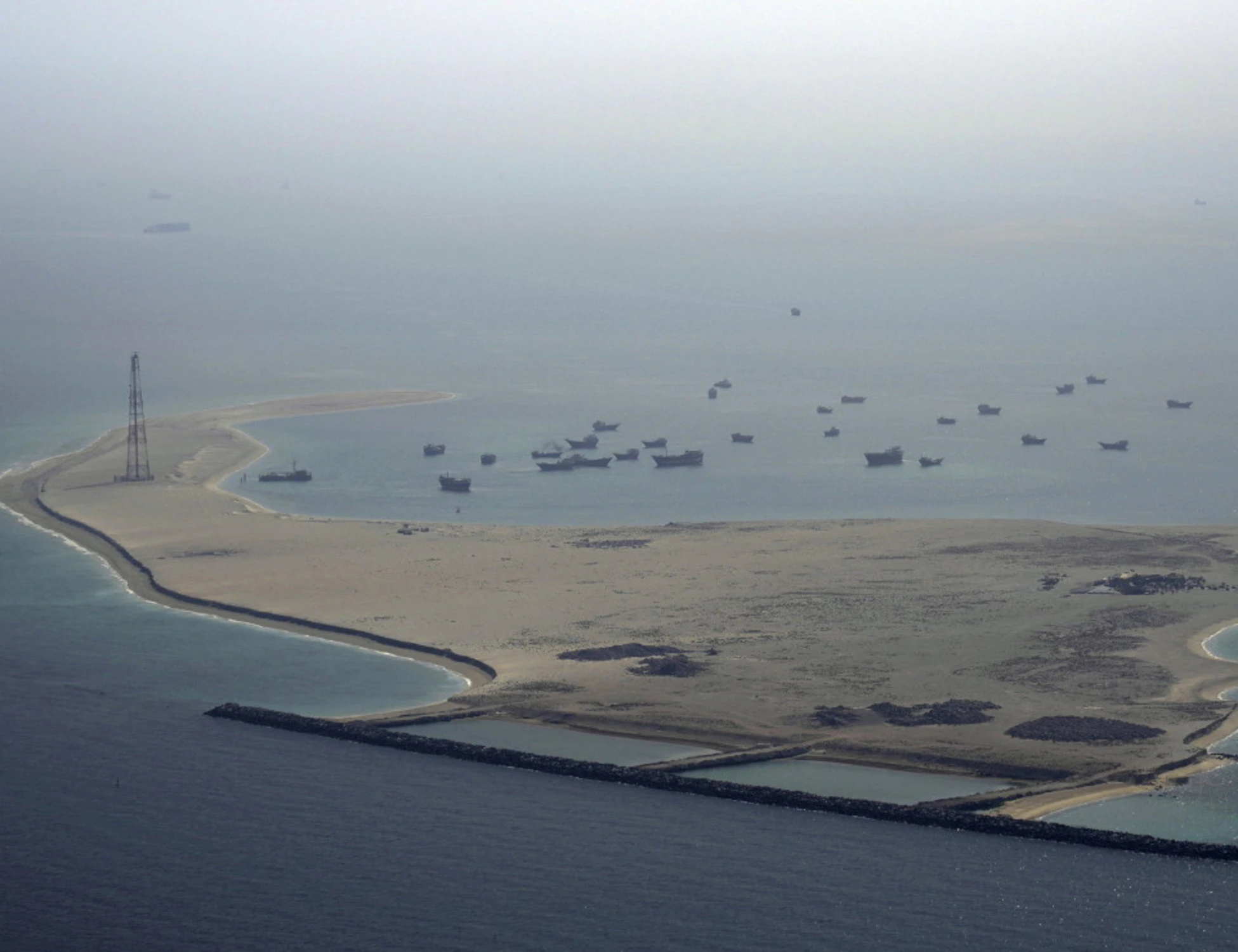 Hormuz, stretto chiuso per mancanza di assicurazioni ma ora ci pensa Donald...