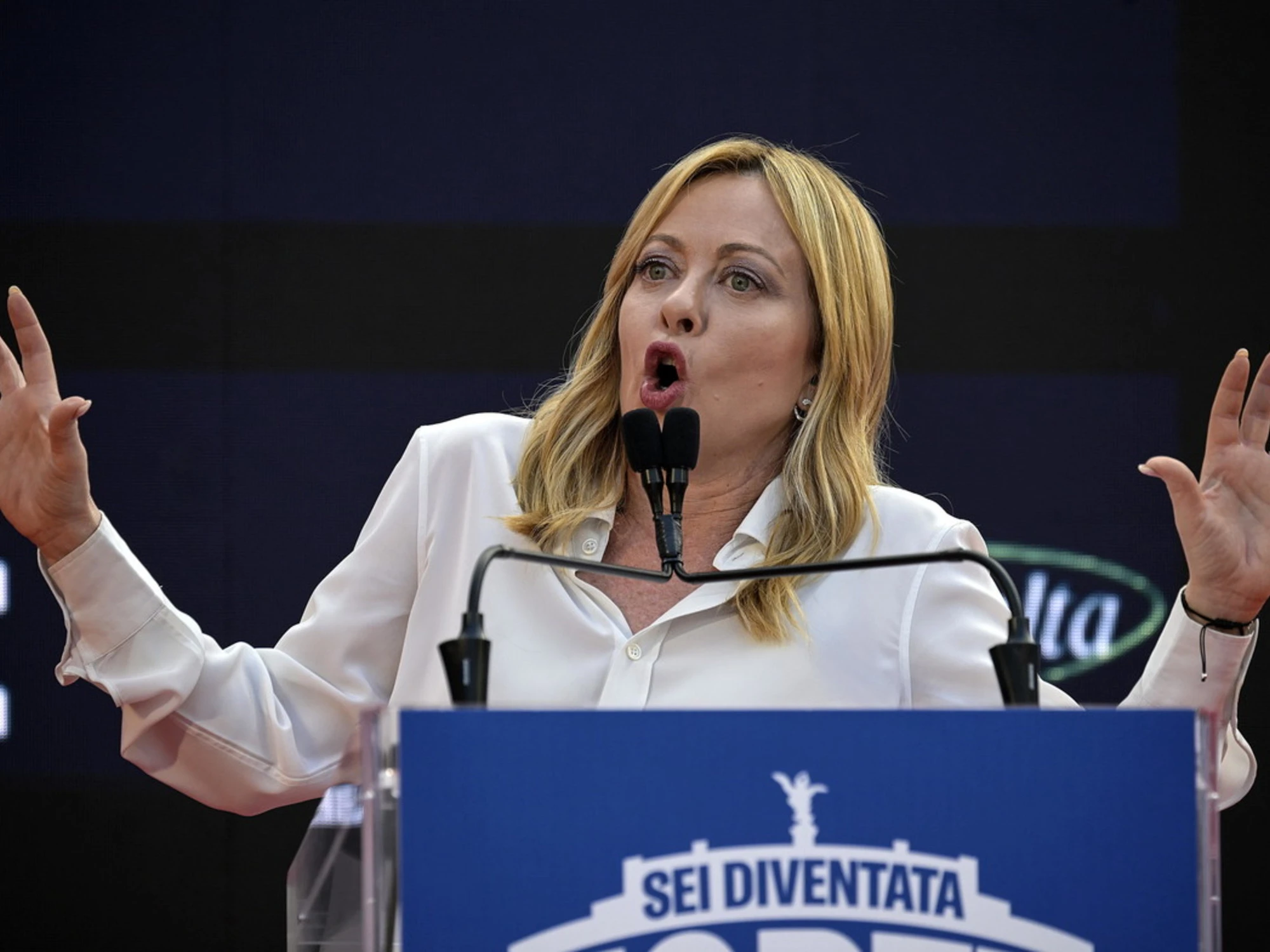 Atreju, Giorgia Meloni dà una lezione a Ilaria Salis: "Vergogna, vergogna, vergogna!"