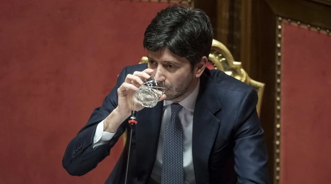 Roberto Speranza, retroscena: malumori nel Pd contro il ministro, "ci dica cosa vuole fare con i soldi dell'Europa"