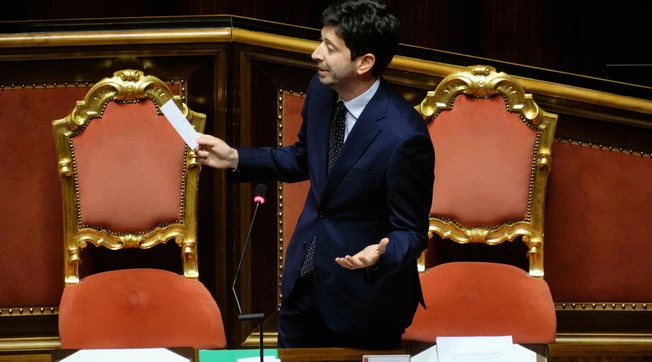Coronavirus, il "piano segreto". Speranza contro Salvini, ma il titolo del Corriere della Sera smentisce il ministro