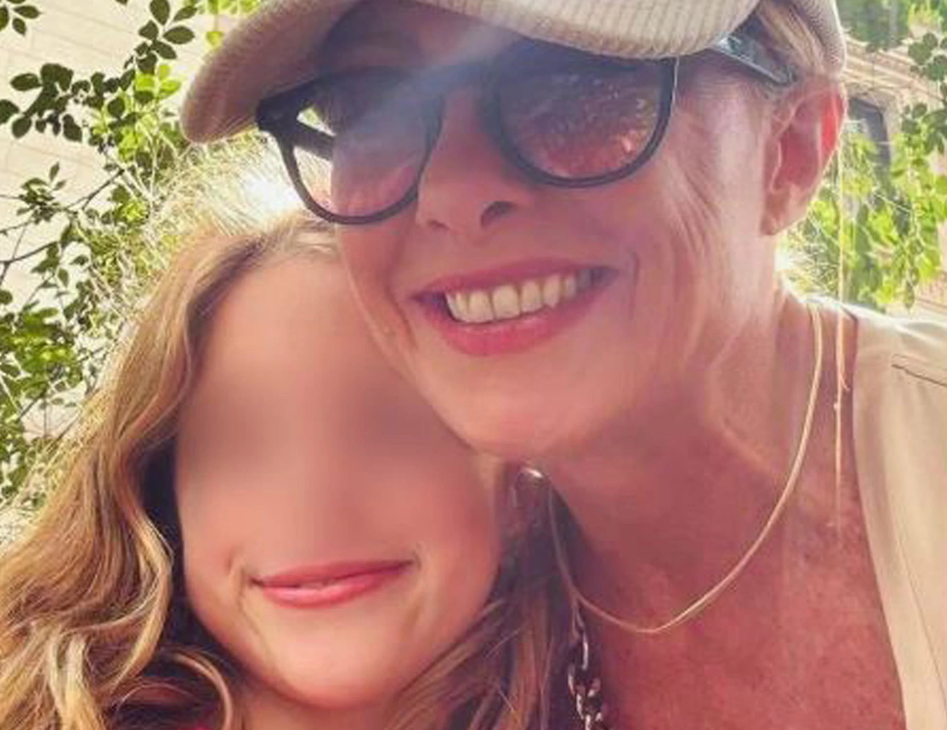 Meloni, la balla sul volo di Stato spalanca una fogna di insulti