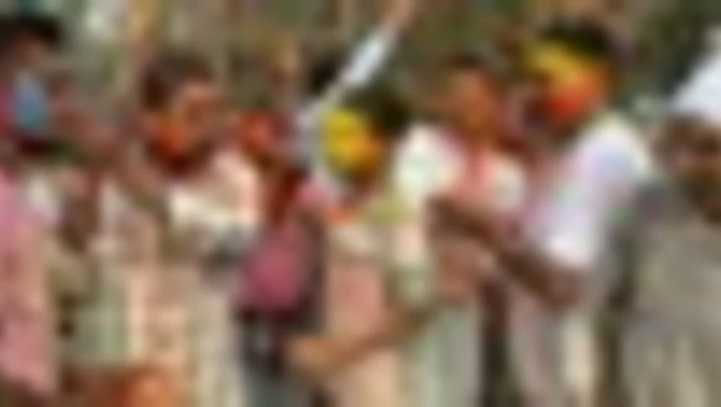 In India si celebra l'arrivo della primavera con l'Holi Festival