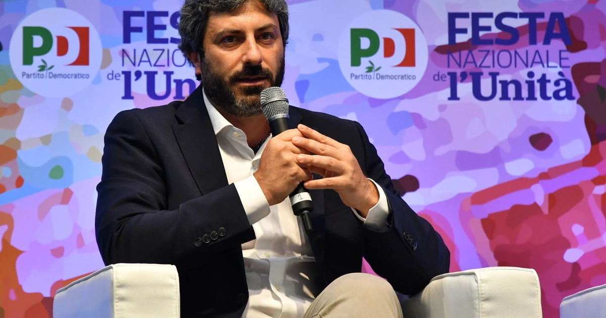Roberto Fico pizzicato alla Festa dell'Unità: M5s-Pd, prove tecniche di partito unico?