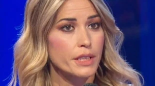 Io e Te, pazzesca gaffe di Elena Santarelli: "Ho visto che la tua famiglia...". Corna, la gaffe fa calare il gelo su Rai 1