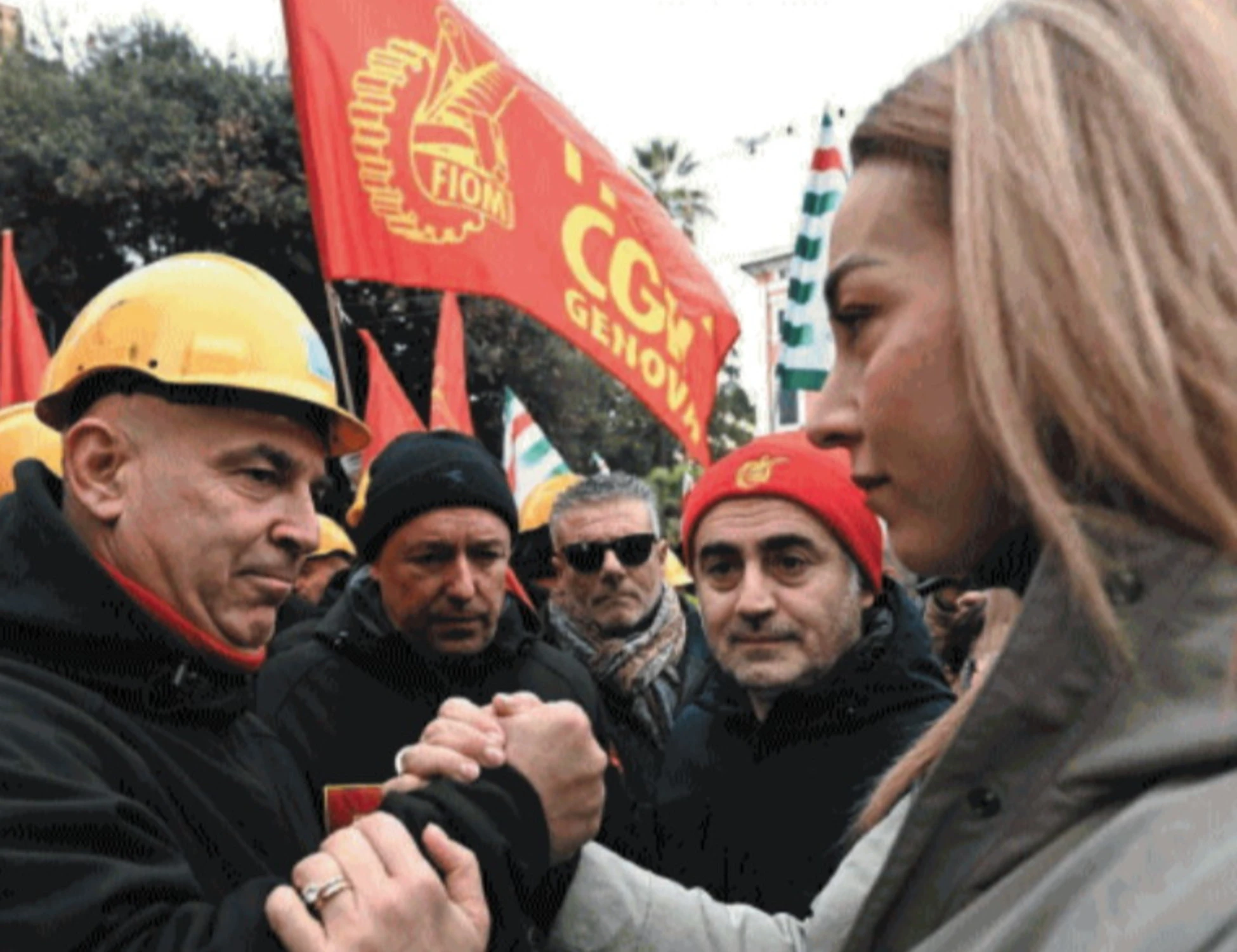 Il Pd benedice il corteo che dà l'assalto alla polizia
