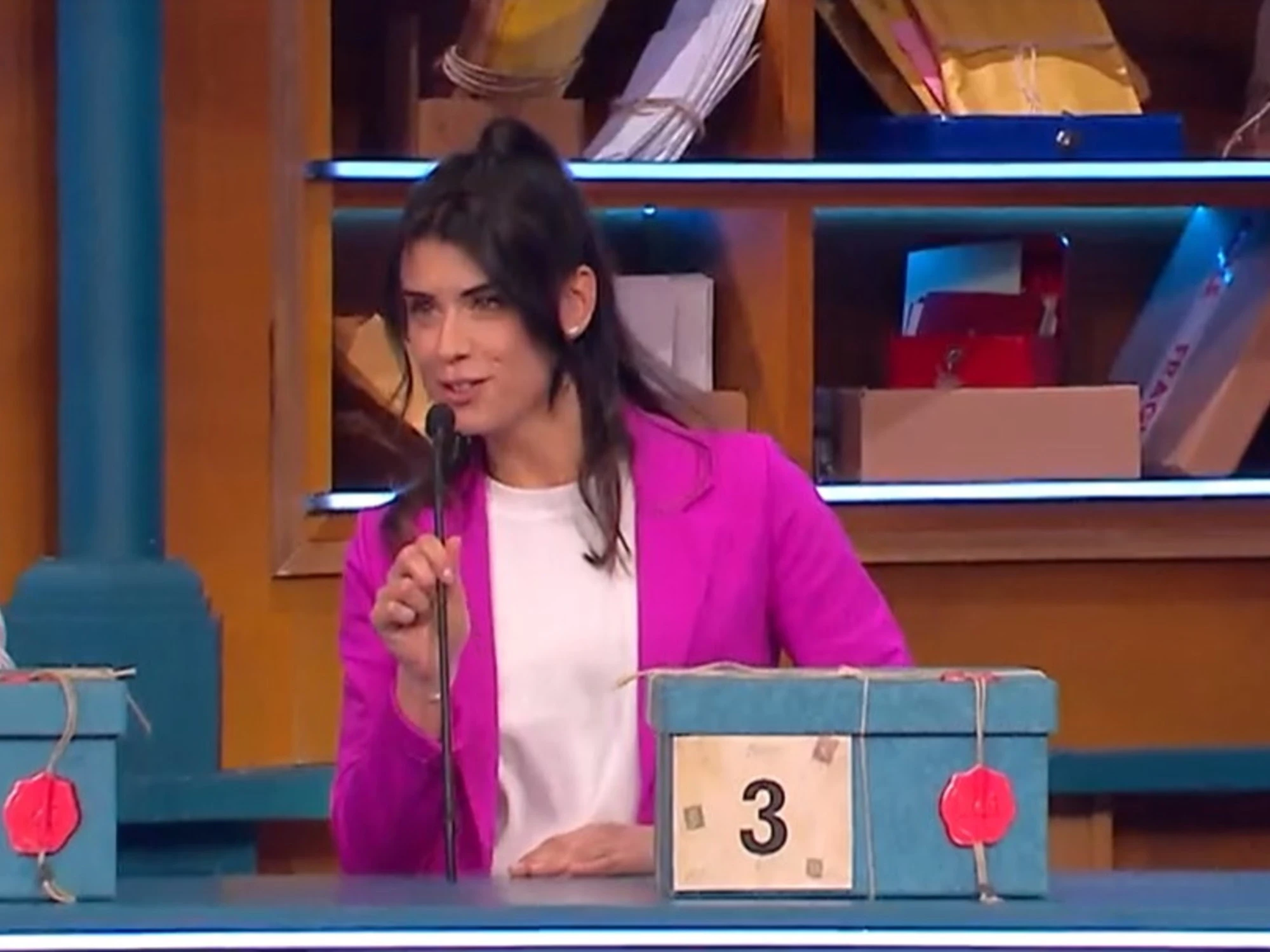 Affari tuoi, ormone impazzito per la nuova pacchista