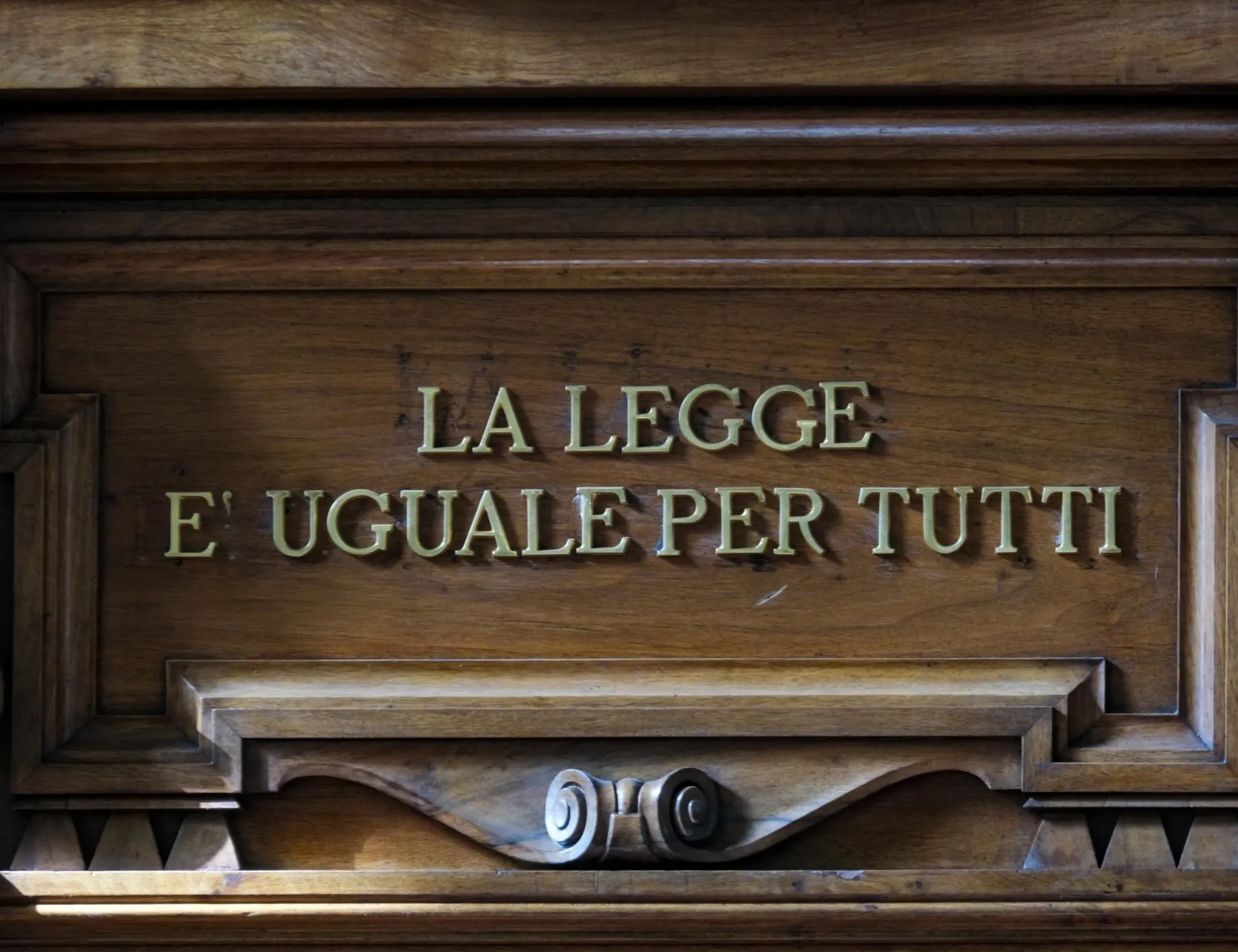Leggi l'articolo: "Sconosciuto Sconosciuto": L'immigrato non ha nome? La trovata del giudice fa discutere