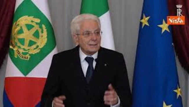 Mattarella: Autoironia per resistere a tentazioni potere. Papa mette in guardia da autoesaltazione