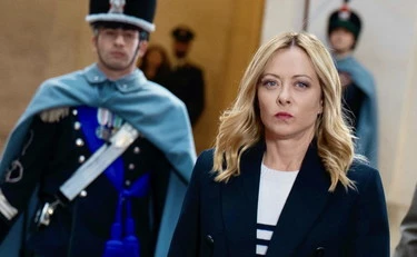 "Spara a Giorgia": la minaccia e la firma "B.R.", odio rosso sulla premier