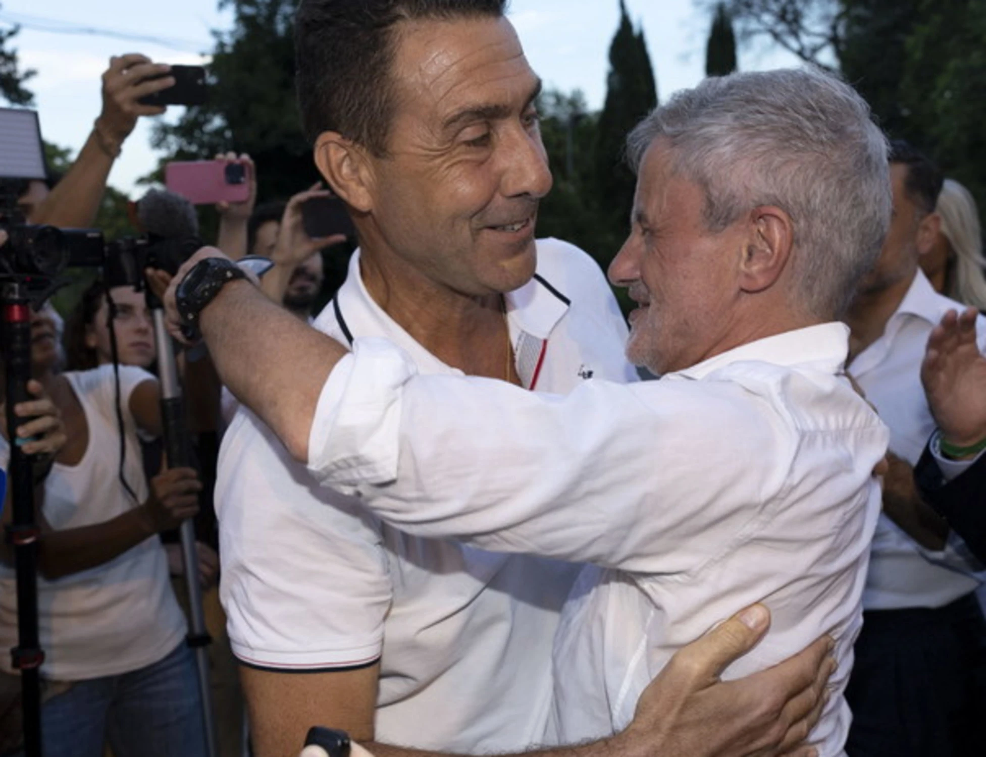 Generale Vannacci, vannacciani in rivolta per Alemanno: "Questo è troppo", "Sei come gli altri"