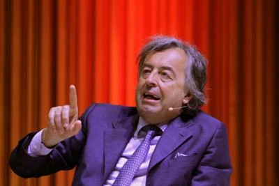 Coronavirus, Burioni: "Poco più di un'influenza? No panico ma nemmeno bugie"
