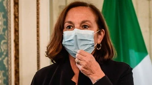 Immigrazione, Minzolini smentisce Lamorgese: "Clandestini contagiati? Più del doppio degli italiani"