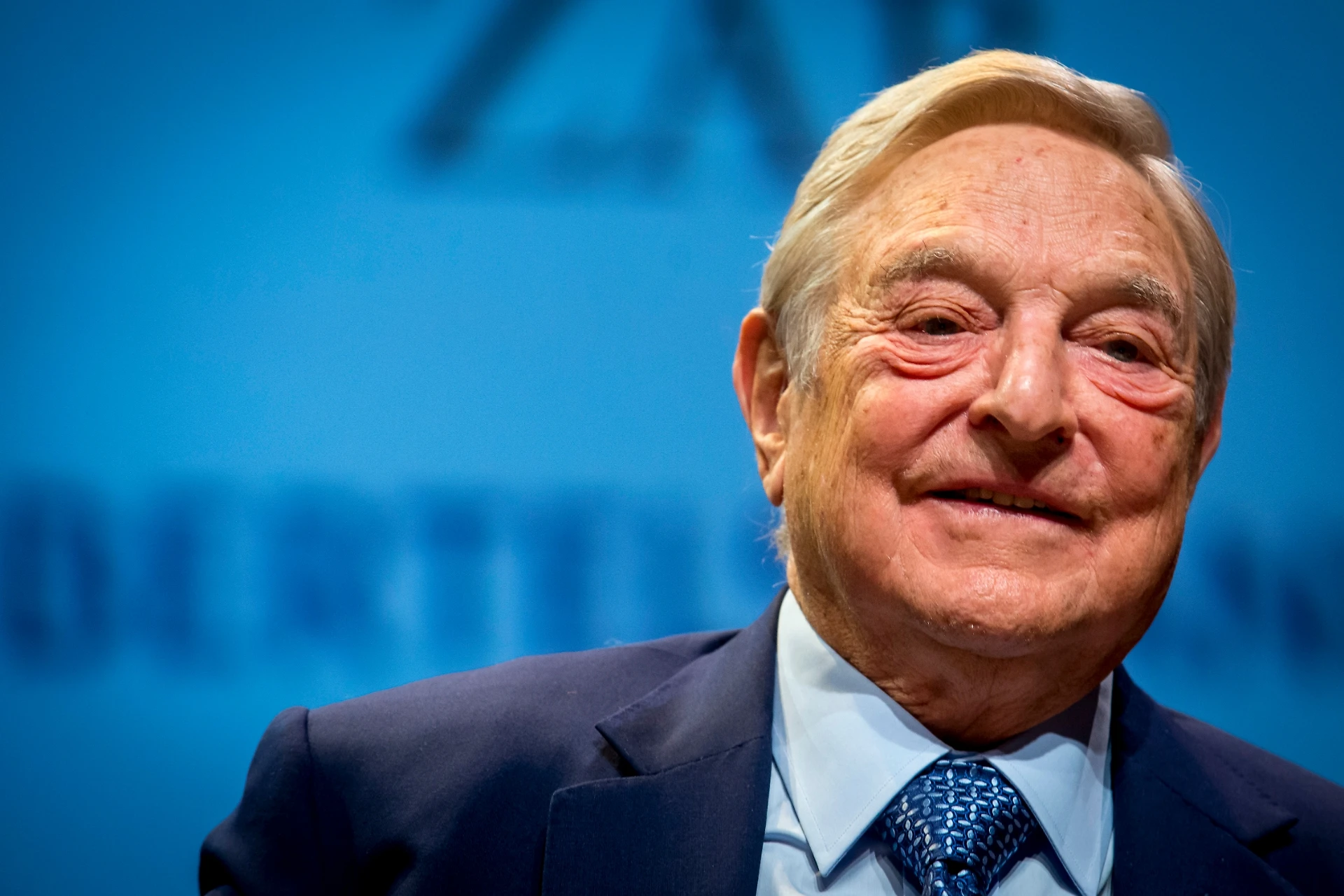 George Soros, il complotto contro l'Italia sovranista: Ong, le prove schiaccianti sulla sua vergogna