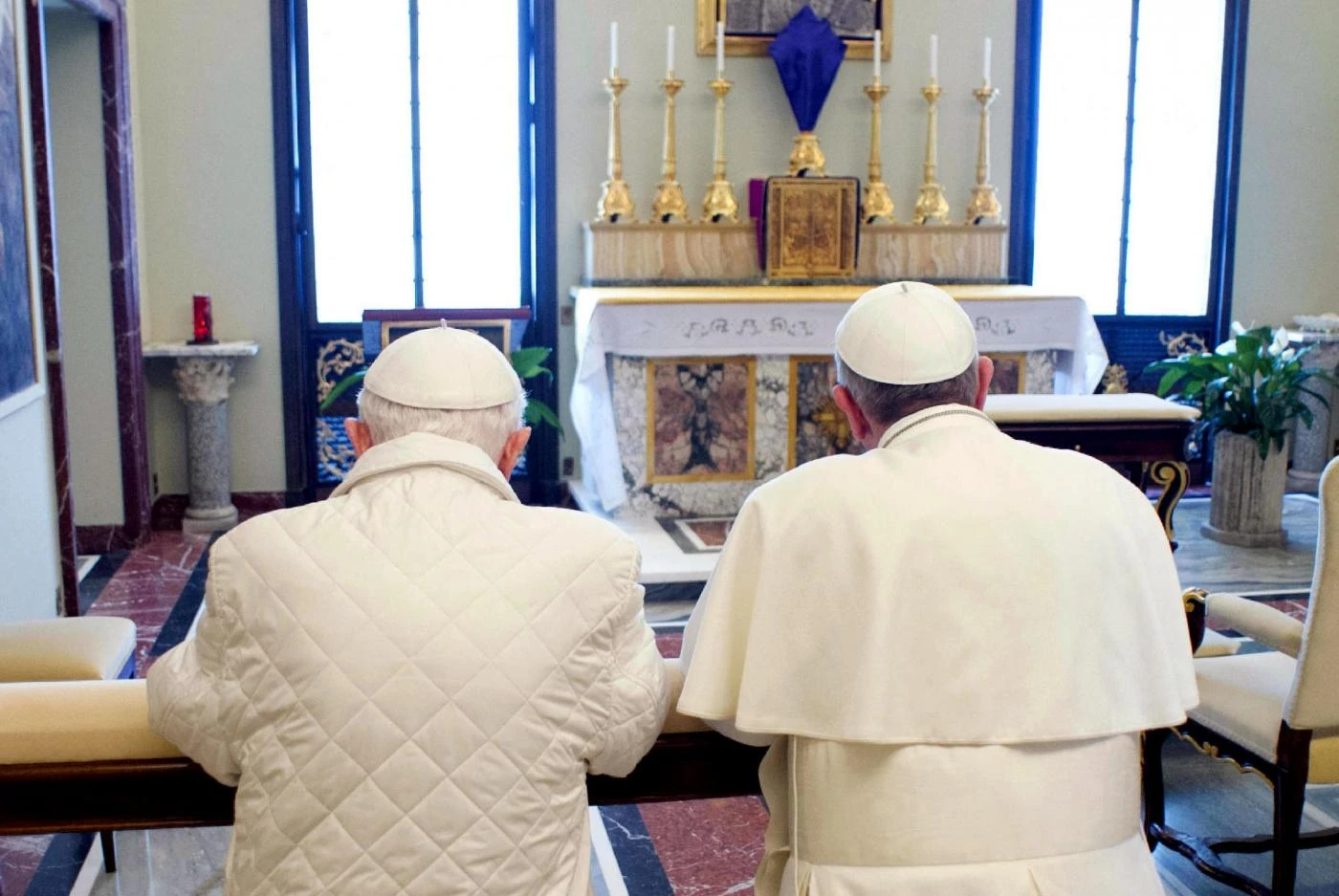 Vaticano, Papa Francesco, Ratzinger e il "colpo di mano". L'esperto: "Solo con l'Emerito invisibile"