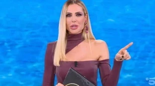 Ilary Blasi, il retroscena: perché è sparita dalla tv per 3 anni. La crisi di Totti e la frase: "Sai che c'è, me ne vado"