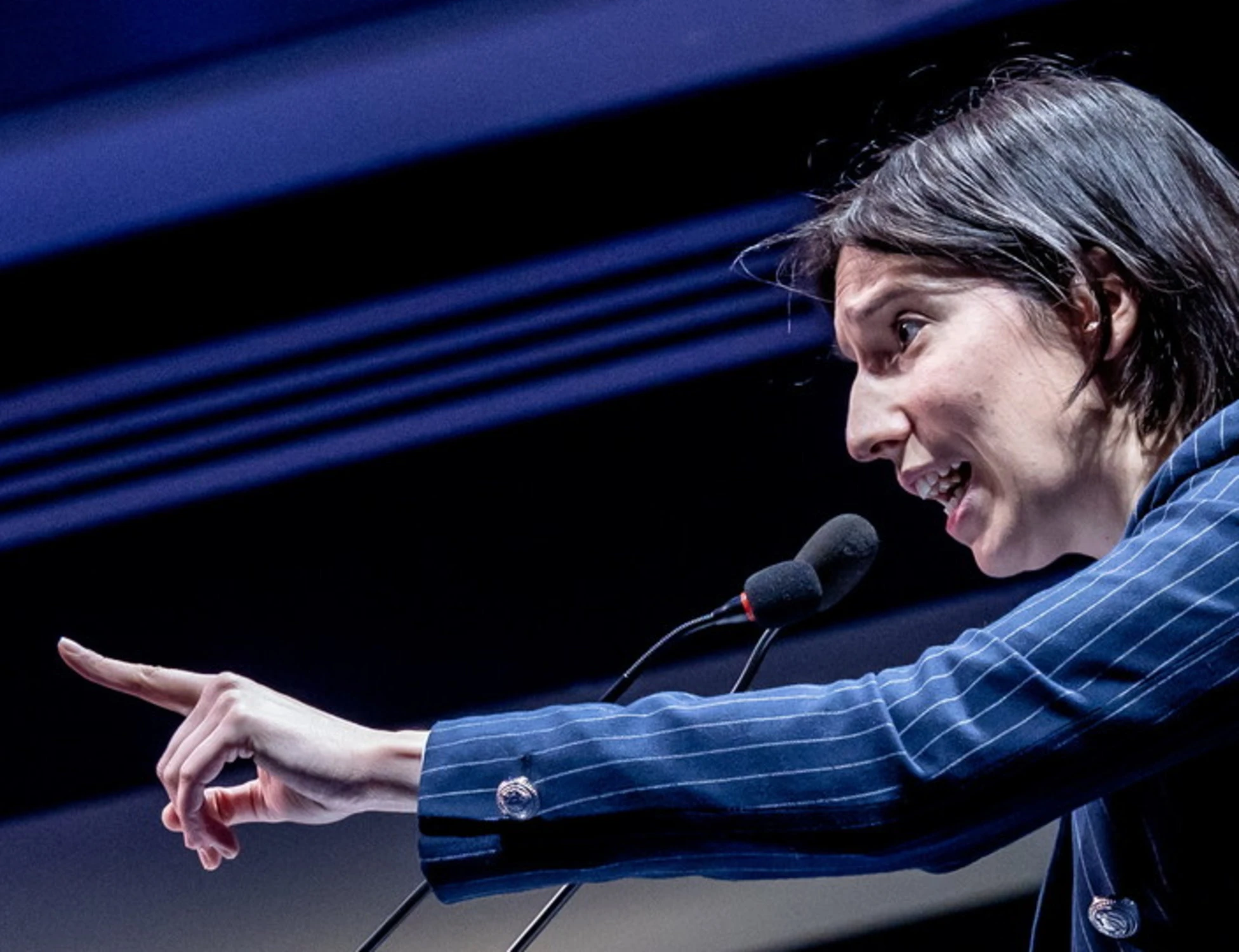 Elly Schlein si riscopre "Papa-girl" contro Trump: "Arroganza oltre ogni tollerabilità"