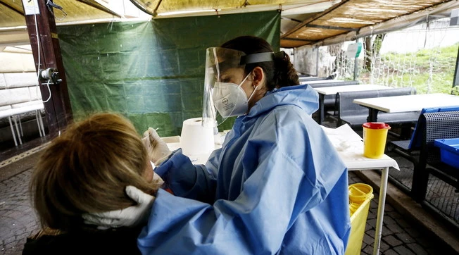Coronavirus, la 43enne di Lodi recidiva: di nuovo contagiata, gli inquietanti effetti collaterali