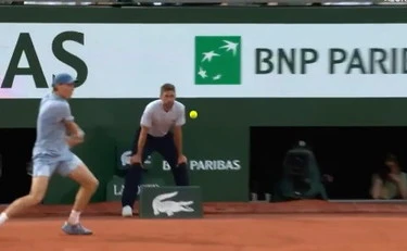 Sinner tritura Tabur: Roland Garros, il punto che impressiona Parigi