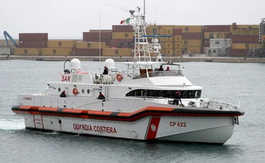 I migranti all’assalto dei traghetti: scene da panico a Olbia, interviene la polizia