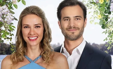 Tv8 sbanca con la commedia rosa: i picchi del mercoledì