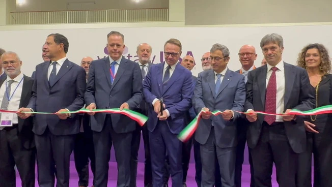 https://media.liberoquotidiano.it/LUtNOEWCgJt6NeufeWEDstHTl318b3WMt_bXlUe9fEQ/width:800/quality:90/aW1hZ2VzLzIwMjUvMTAvMDYvMTQwMDM1ODM2LTUwNGJmN2Y5LTQ5MDUtNDI0ZC1iY2Q3LTM4ZTY2NmNhNjk4OS5qcGc.webp