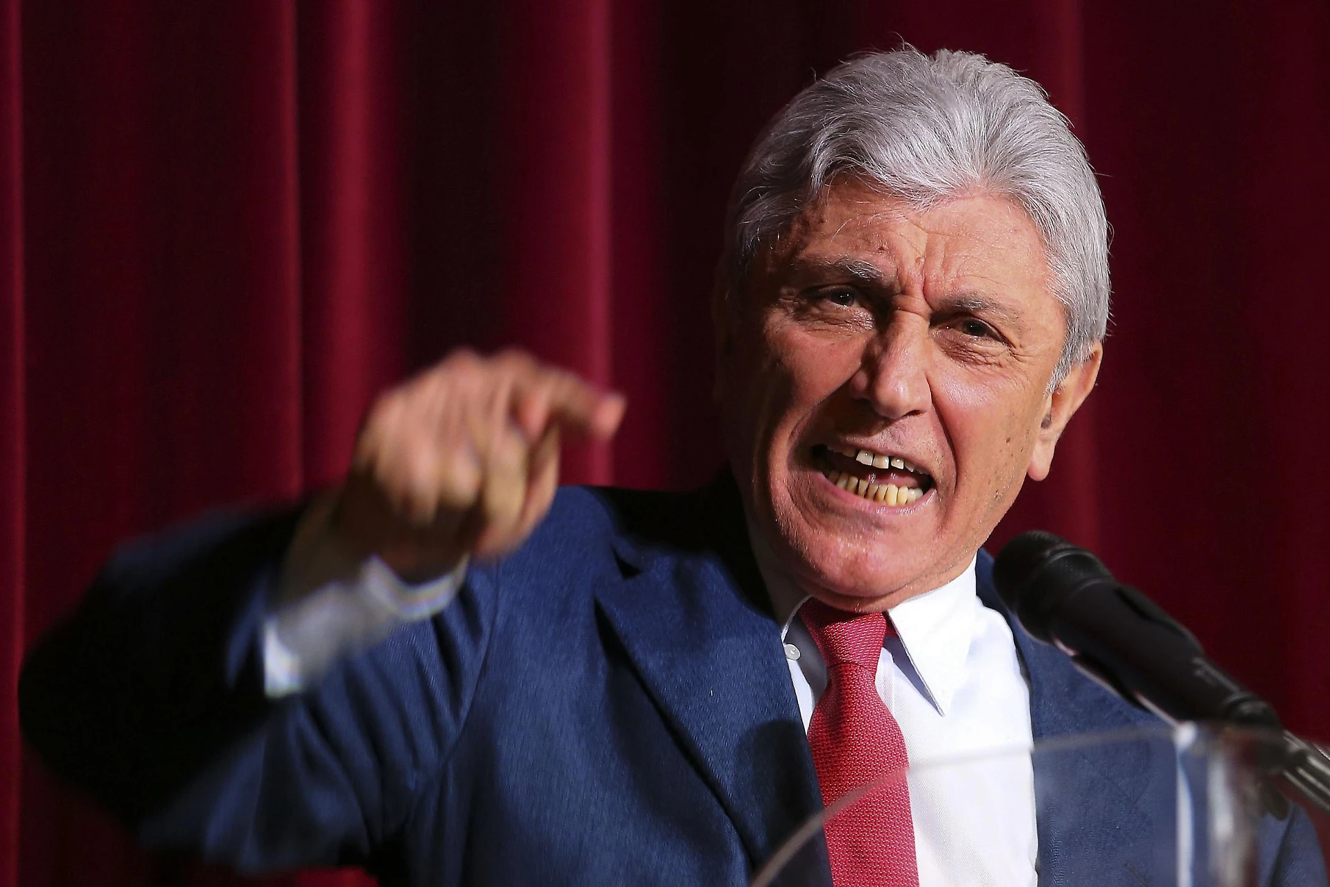 Antonio Bassolino lascia il Pd: la rottura con Renzi, può andare con Pisapia o Mdp