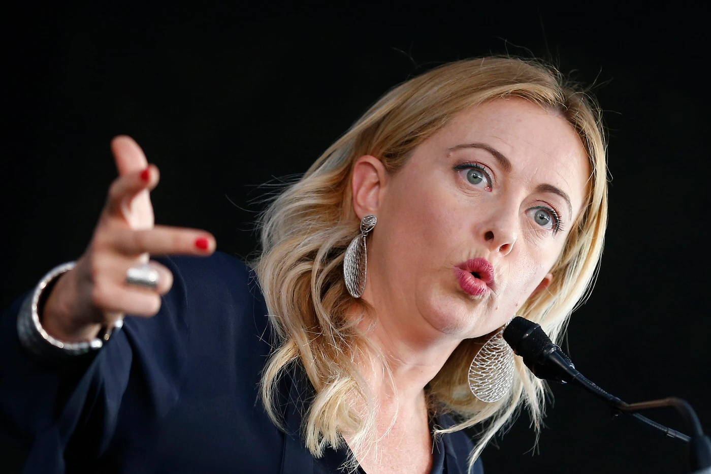 Giorgia Meloni, decolla la seconda gamba: tornado sovranista sul centrodestra