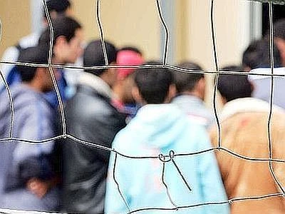 Protesta choc al Cie di Roma I migranti si cuciono la bocca