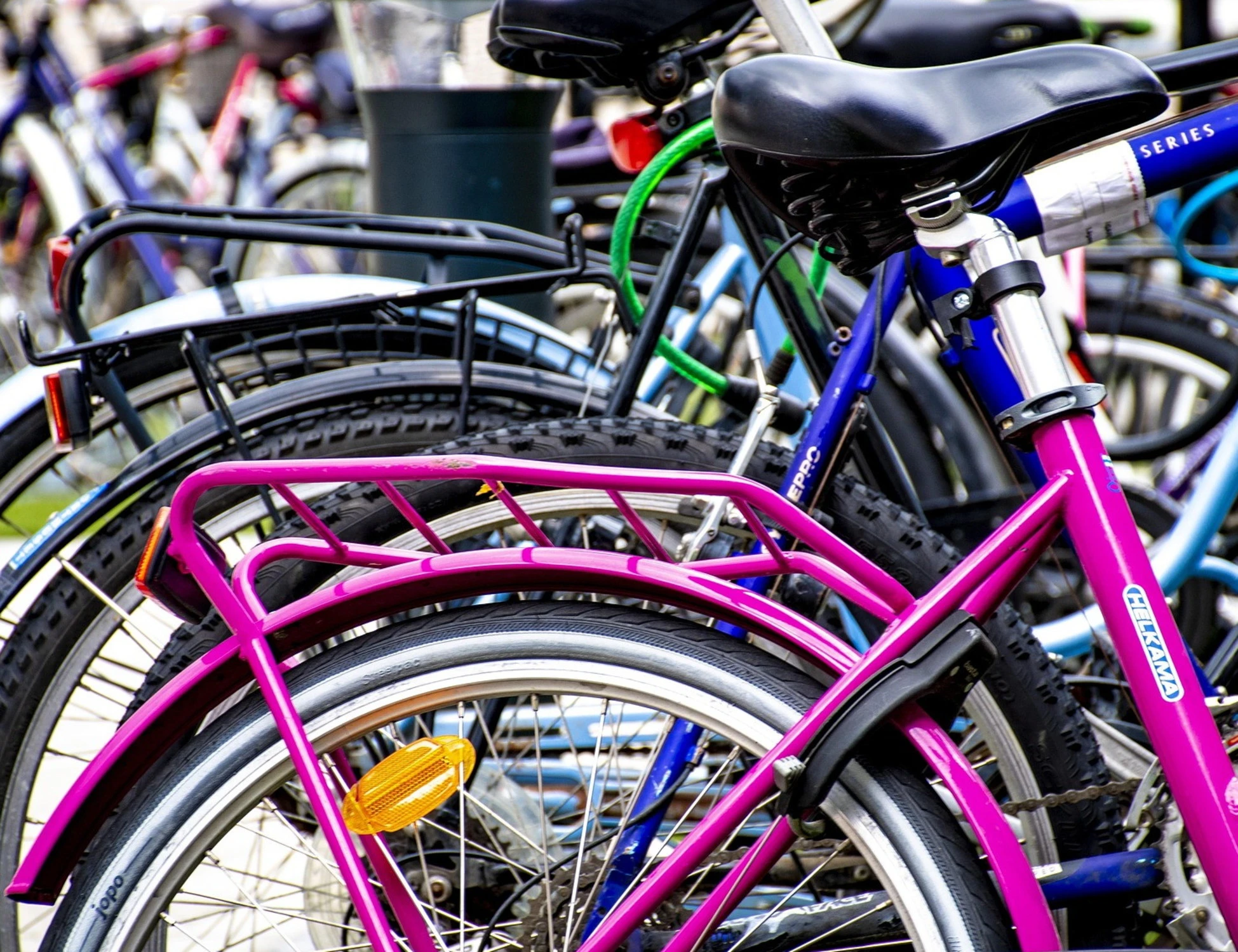 Livorno, beccato con bici rubate per 27mila euro? Marocchino investe e pesta agente