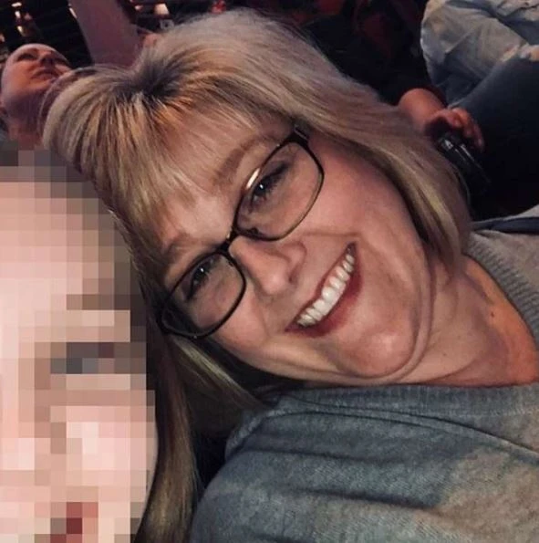 Usa, insegnante rovinata: lei 50 anni, il suo amante 14. Roba forte: foto compromettenti e incontri