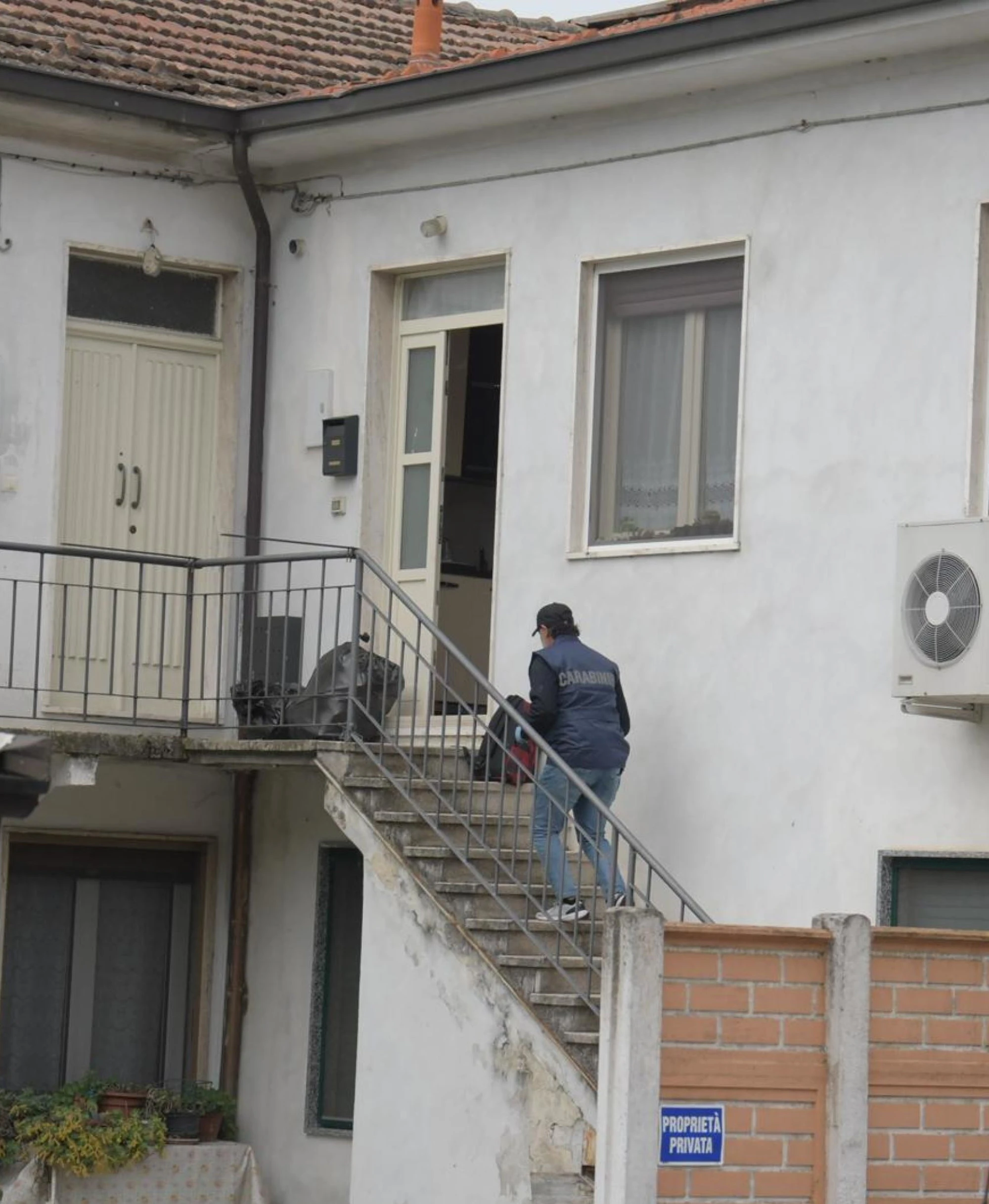 Garlasco, blitz dei carabinieri nella casa dei familiari di Sempio. Indagato l'ex procuratore di Pavia
