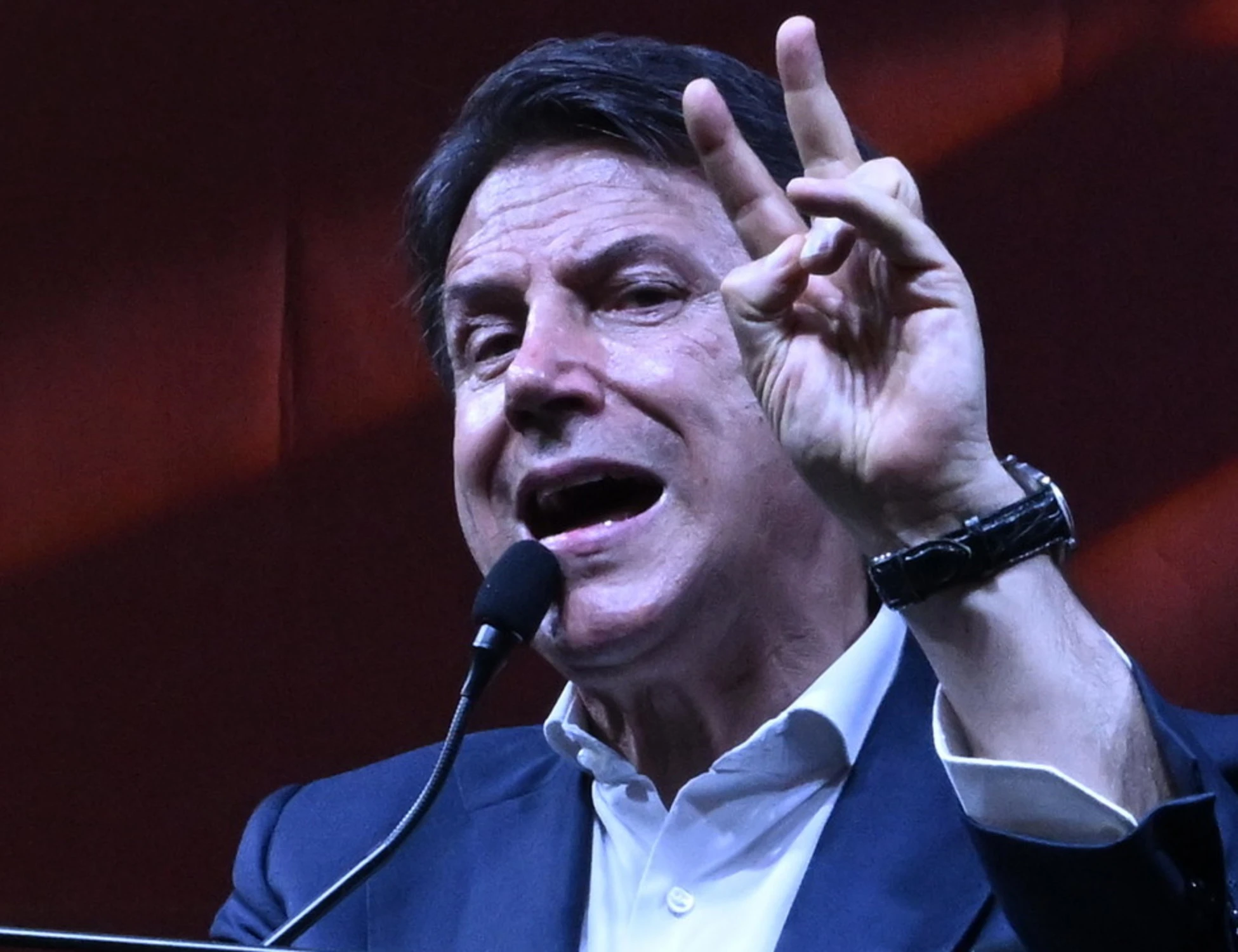 Giuseppe Conte, il bluff con cui scappa ancora dalla Commissione Covid